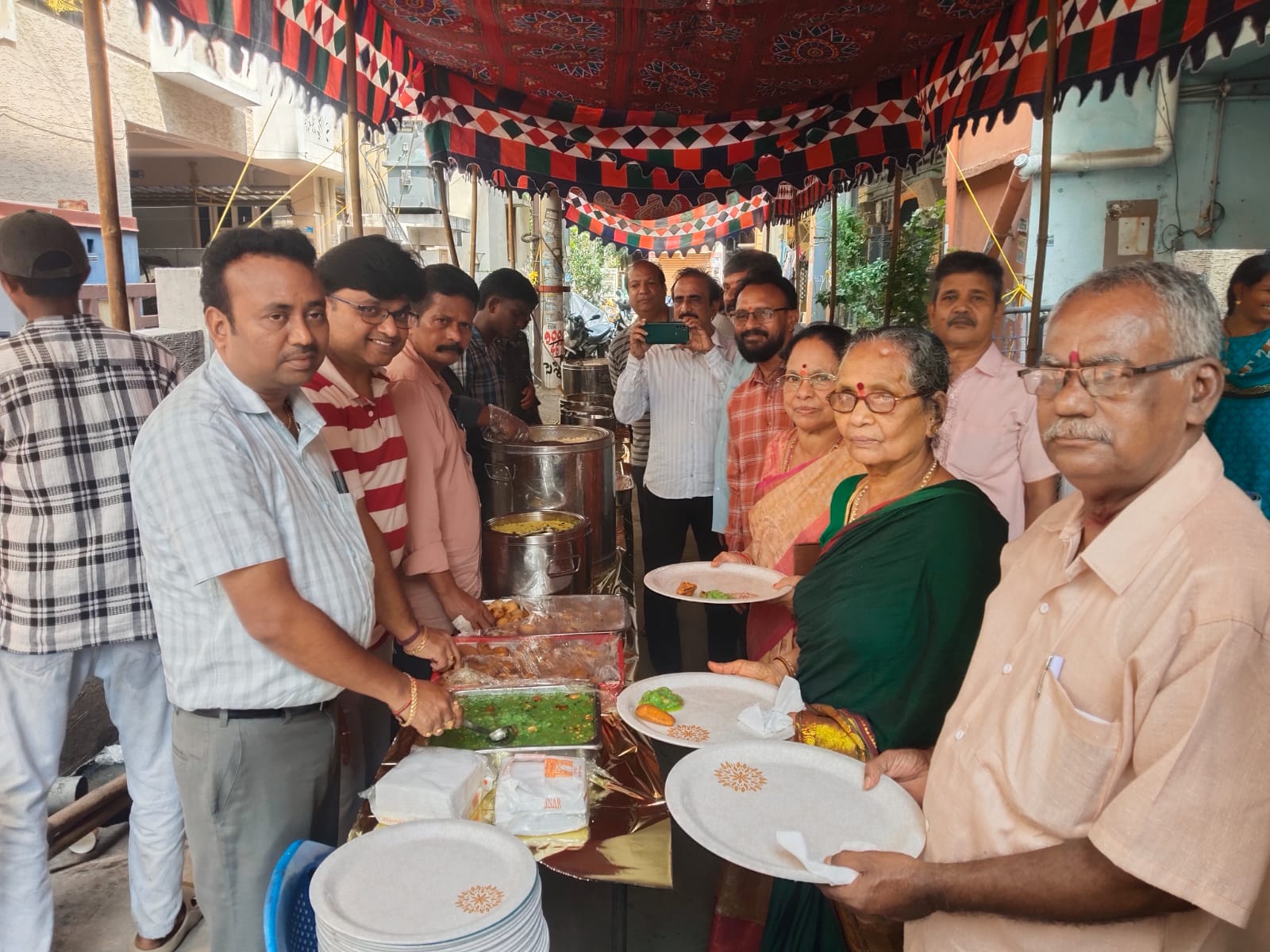Anna Samaradhana — 200 Served on Vinayaka Chavithi, Inaugurated by Sri Kuppili Srikanth & Dr Venkumahanthi Krishna Kishor